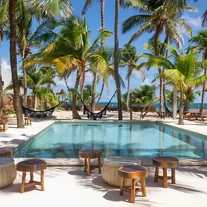 https://hostel-poc-na-isla-mujeres.quintano-roohotels.com